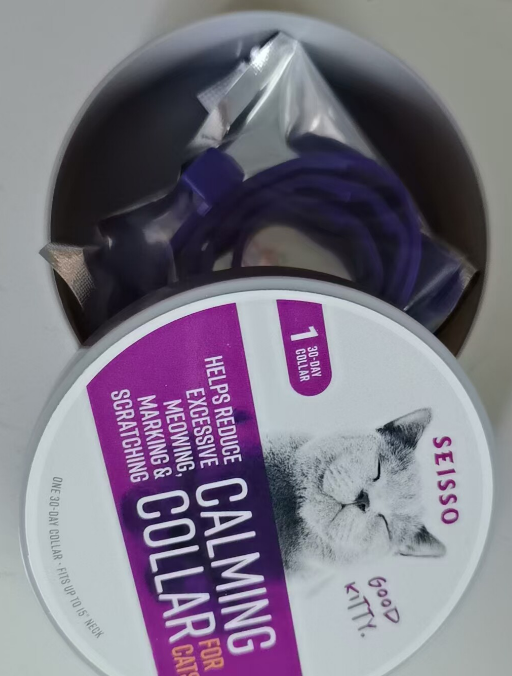 Collar calmante ajustable morado KalmaCat para gatos